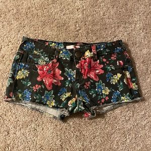 Like new! Women’s Floral Denim Shorts